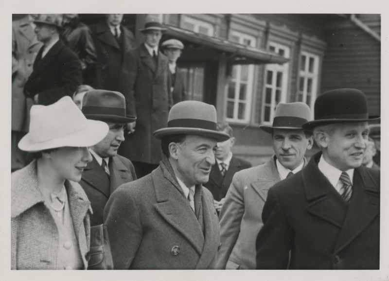 Jules Romains, prantsuse kirjanik, luuletaja ja näitekirjanik Eesti visiidil koos abikaasaga, foto