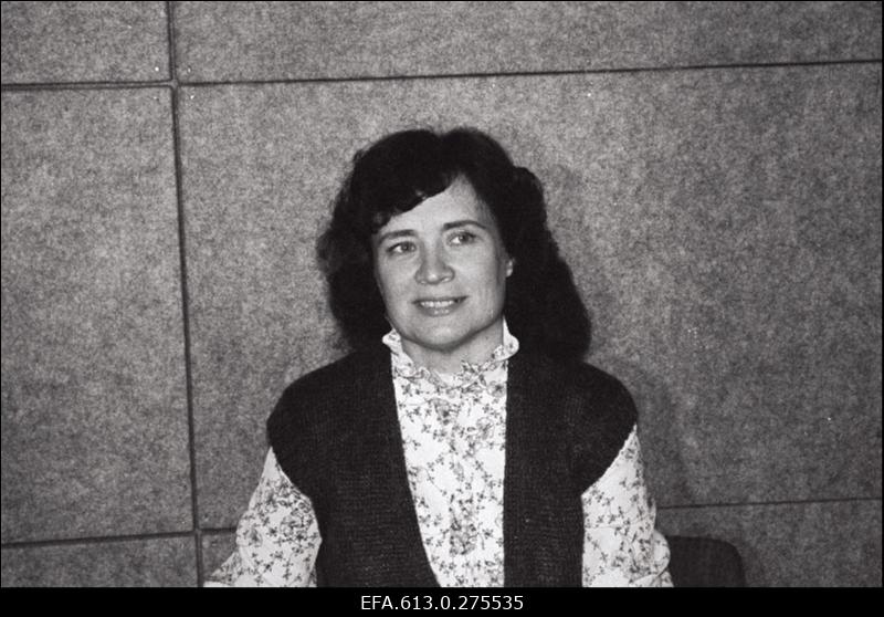 Klementis-peakunstnik, peakonstruktor, rõivamudelid, krookimis- ja tikkimismasinad.