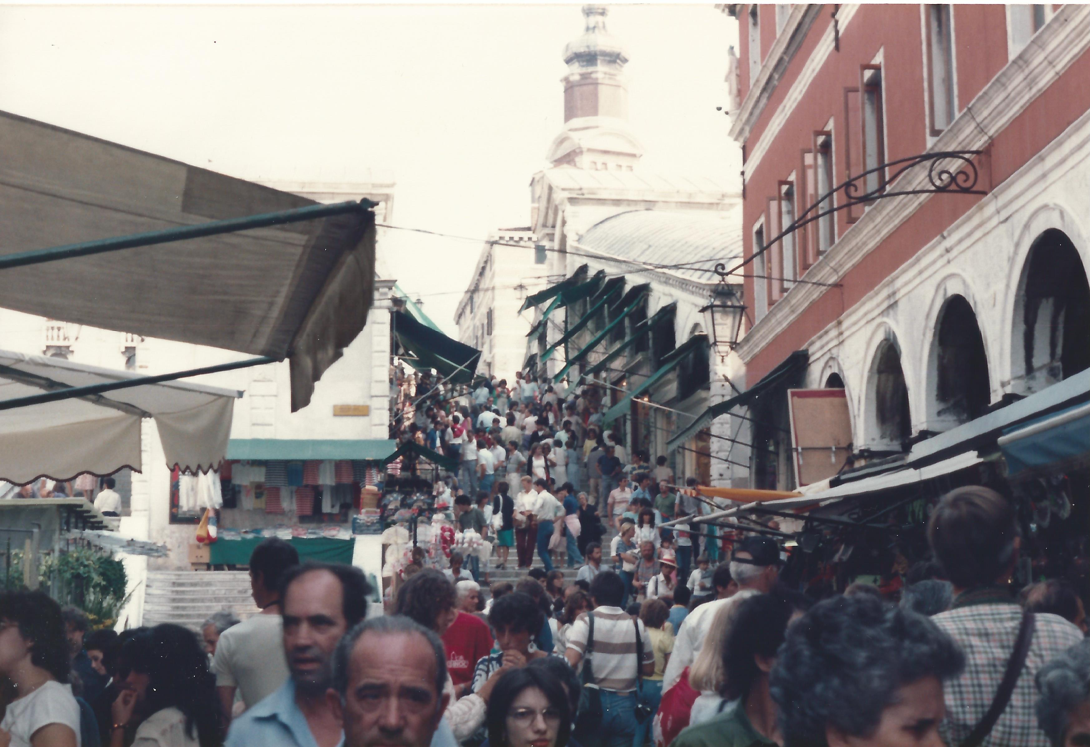 Ponte di Rialto, Venice, September 1984 (01) - Ponte di Rialto, Venice, Italy, September 1984