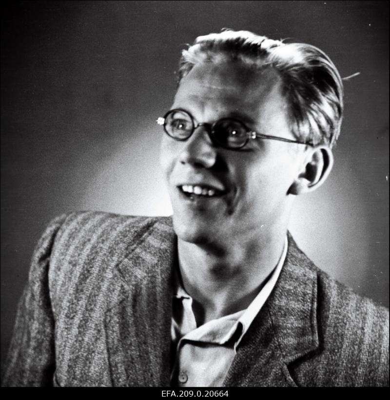 Näitleja Harry Karro Valja osatäitjana V. Kaverini näidendis Kaks kaptenit.