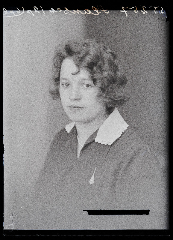 Viljandi Linna Gümnaasiumi lõpetaja Elfriede Hansen.