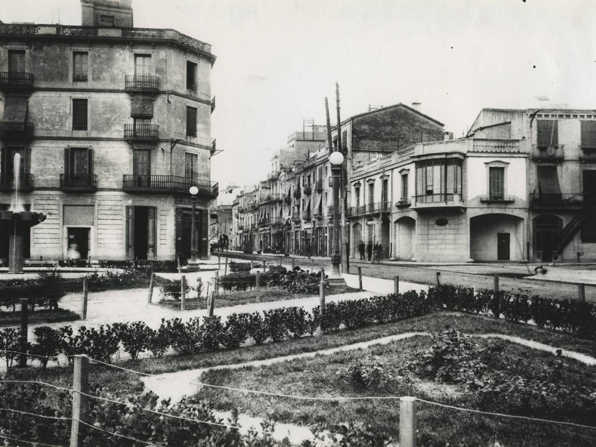 [Marquis de Camps Square] - The Marquis de Camps Square detached from its urbanisation and the beginning of Santa Eugenia Street.