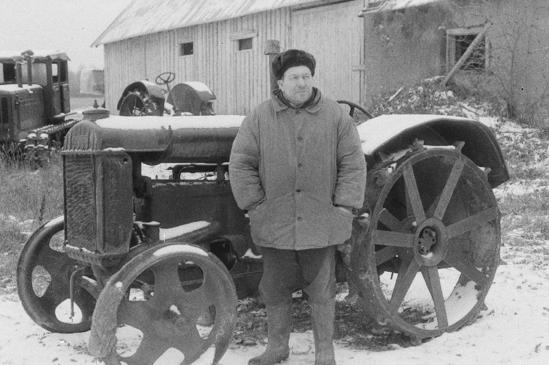Vanade põllutöömasinate kollektsionäär Heino Prost.