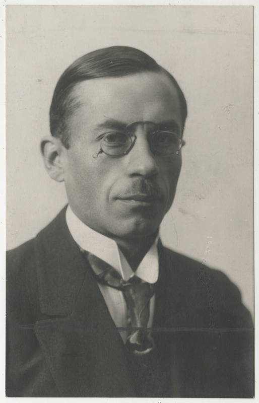 Kirjanik Hugo Raudsepp, portreefoto