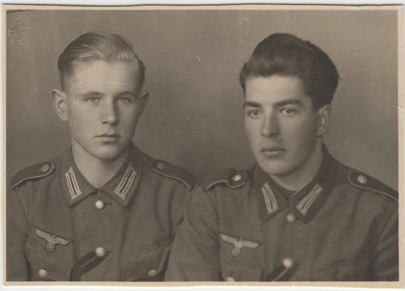 Kaks Saksa mundris tundmatut noormeest