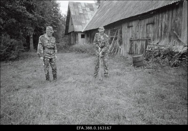 II maailmasõjaaegsete miinide otsimine Võrtsjärve ääres.