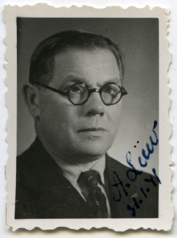 Aleksander Liiv, dokumendifoto