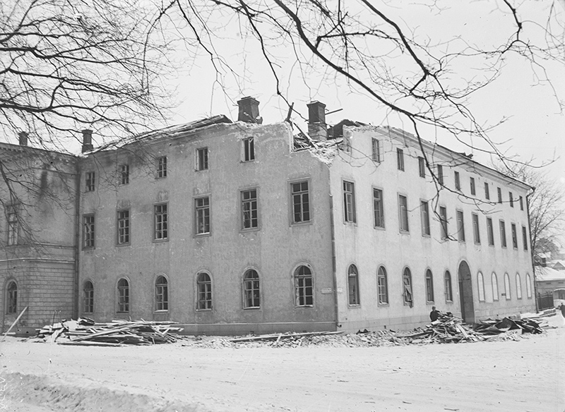 Turun Akatemiatalo (Hovioikeudentalo) pommitettuna