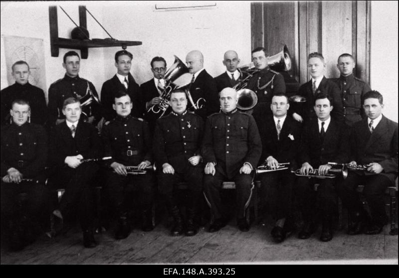 Kaitseliidu Petseri Maleva orkester. Orkestrijuhtide kursused. Orkester paraadidel ja tähtpäevadel Tallinnas, Petseris ja mujal.