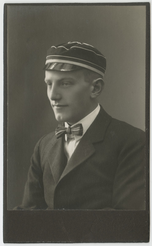 Korporatsiooni "Livonia" liige Oskar von zur Mühlen, portreefoto