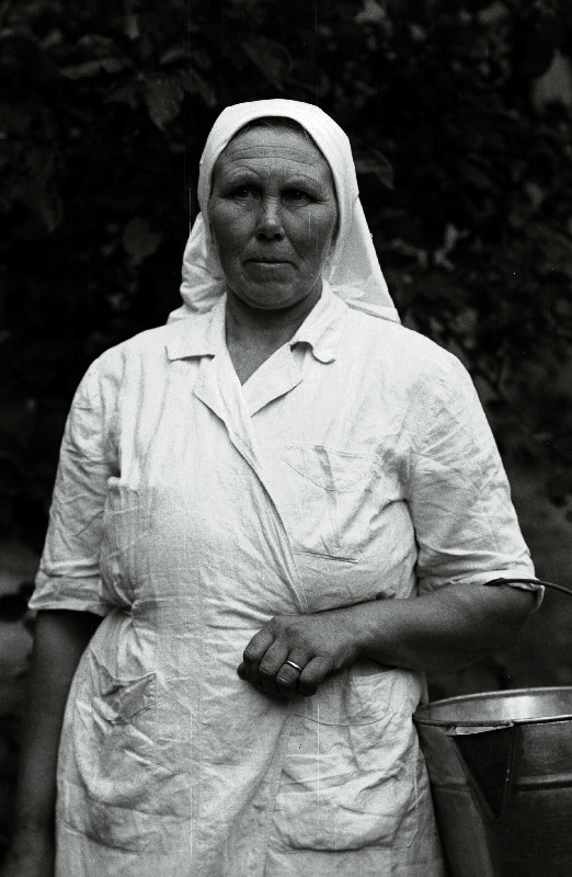 Kõrtsmik, Raissa - sotsialistliku töö kangelane, kolhoosi Lõunarand lüpsja-karjatalitaja.