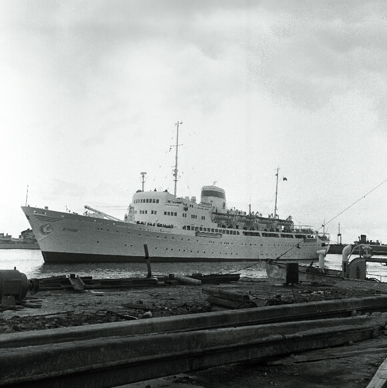 Mootorlaev "Estonia" Tallinna sadamas.