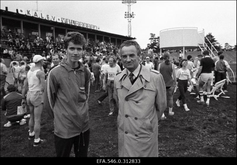 Eesti NSV ja Tallinna fašistlikust okupatsioonist vabastamise 43.aastapäevale pühendatud "Rahva Hääle" 5. rahvajooks ja 3. lastejooks.