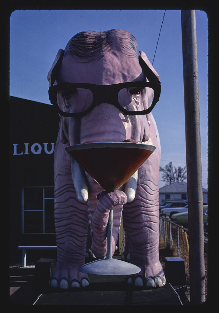 Pink Elephant Liquor Store statue, McCordsville, Indiana (LOC)