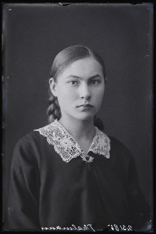 Koolitüdruk Thalmann [Taalmann].