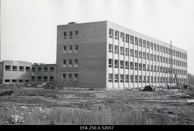 Vabariigi suurima koolihoone (1280 õpilaskohta) ehitamine Jõhvis.