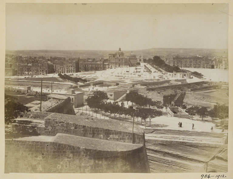 Panorama of Floriana and entrance to Valletta (V&A Museum) - Panorama of Floriana and entrance to Valletta (V&amp;A Museum)
http://collections.vam.ac.uk/item/O1075983/photograph-unknown/