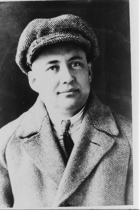 Hansen, Leopold - “Vanemuise” näitleja.