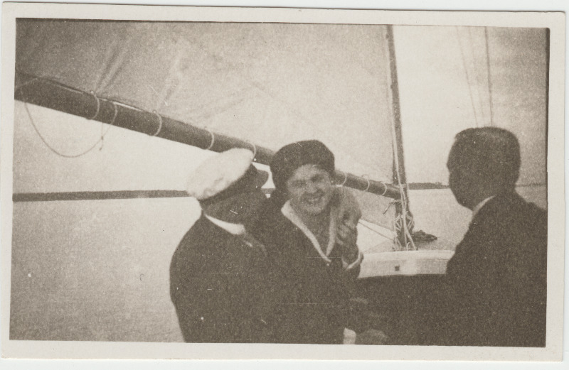 Tuvastamata seltskond [Eduard Virgo sugulased või tuttavad?] purjelaevaga merel