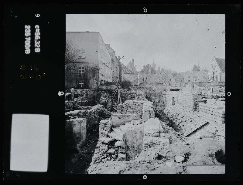 Tallinn. Kvartal nr 37. Ehitusarheoloogia. Harju tänava stereofotogramm-meetriline mõõdistamine.
