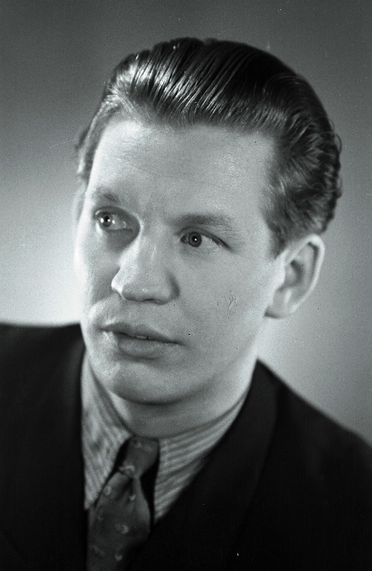 Anton, Lembit - V. Kingissepa nimelise Tallinna Riikliku Draamateatri näitleja.