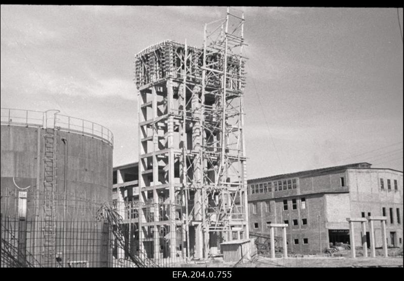 Kohtla-Järve Põlevkiviutmistehase ehitamine.