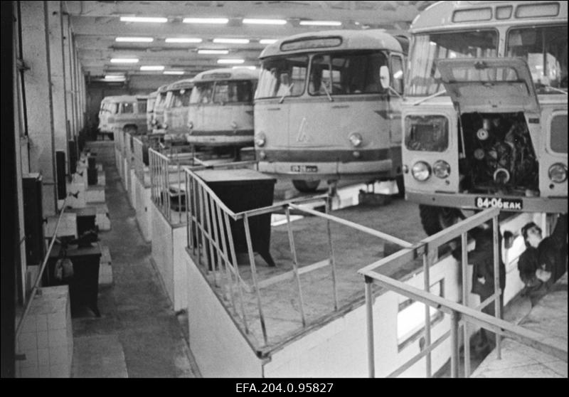 Autobusside remontimine Kohtla-Järve uue autobussipargi remonditöökojas.