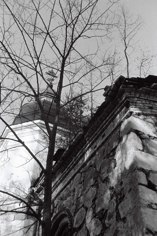 Penuja kool, vana kirik, vaated.