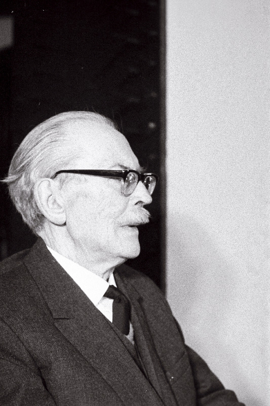 Tuglas, Friedebert (1886-1971), ENSV rahvakirjanik.