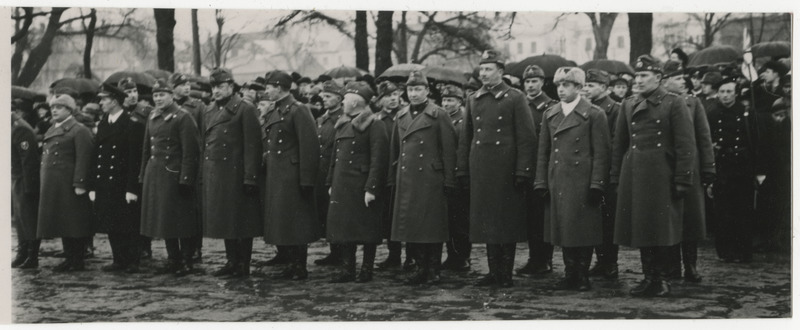 Eesti Vabariigi 17. aastapäeva paraad Tartus Lihaturul 24.02.1935, ohvitserid paraadil