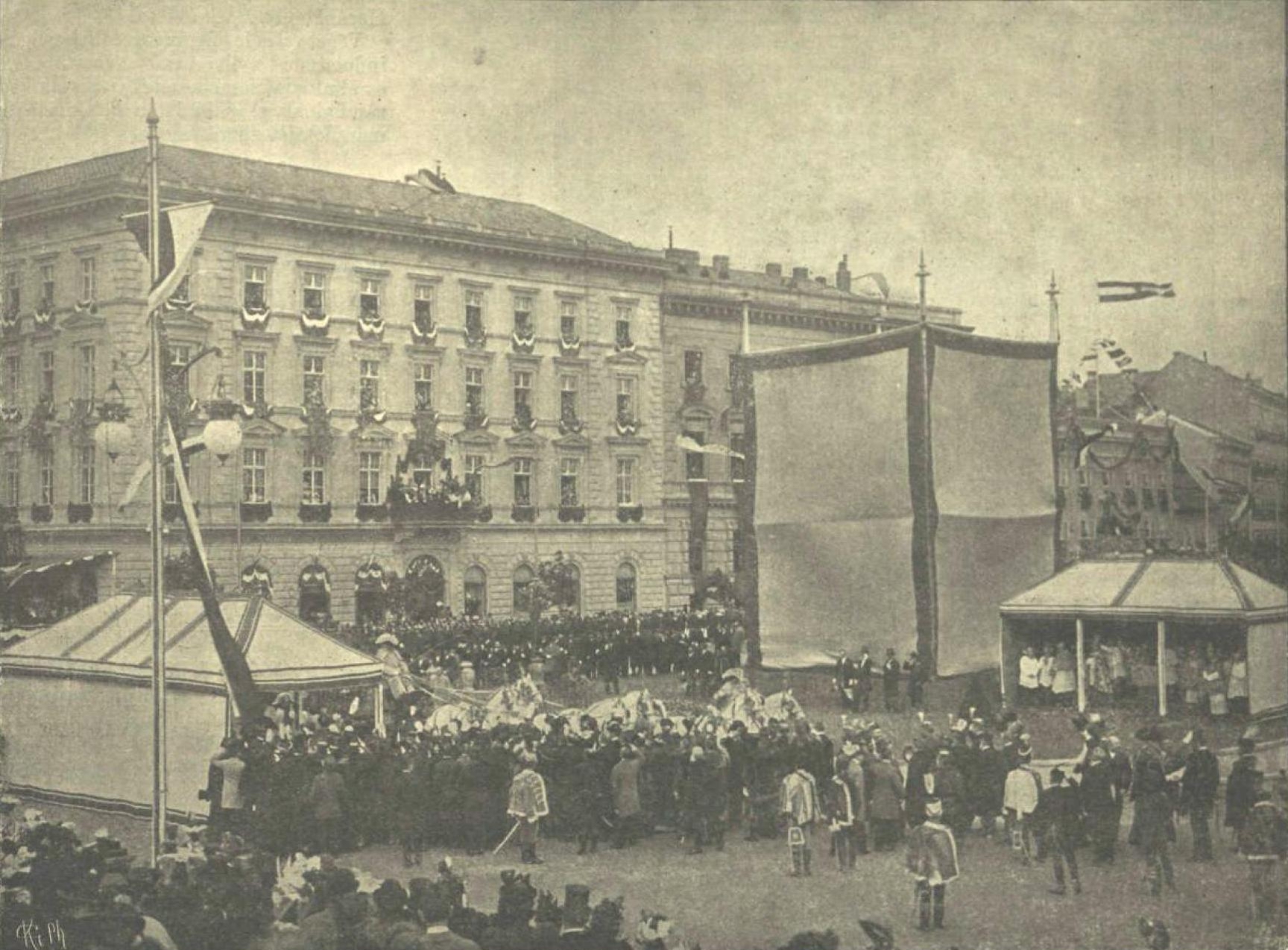 Klösz György Mária Terézia szobra leleplezés előtt 1897-21 - The inauguration of the Maria-Theresa Monument in Bratislava (then Pozsony)
