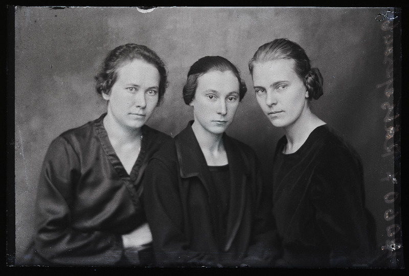 Grupp naisi, (foto tellija Rätsepson).