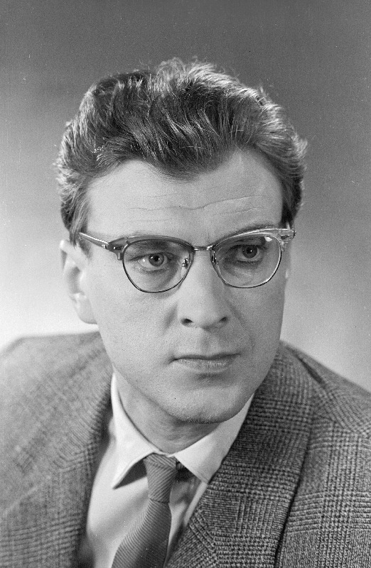 Gunnar Kilgas Nikolai osatäitjana N. Hikmeti ja V. Tuljakova näidendis Kaks kangekaelset V. Kingissepa nimelises TRA Draamateatris.