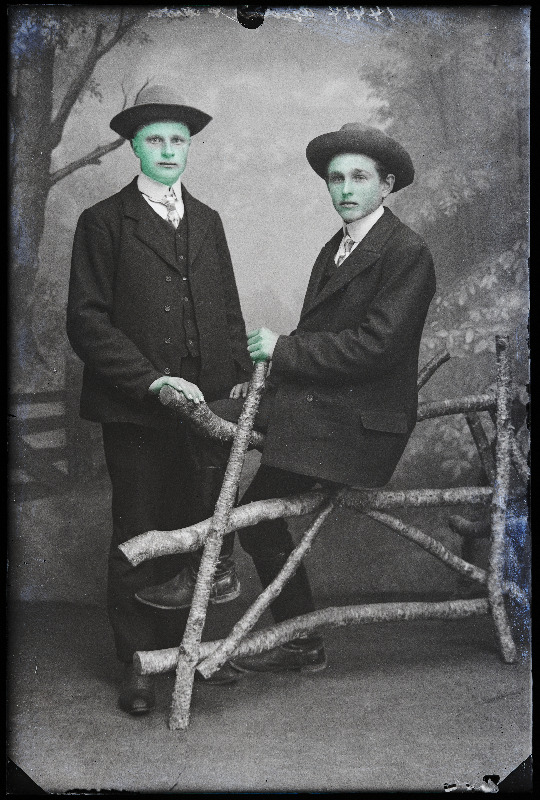 Ludwig (Ludvig) Muru (vasakul) ja August Ojakäär Suure-Kõpu vallast, Nurga talust.
