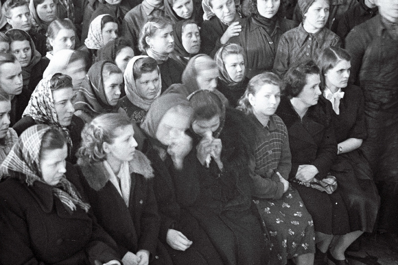 Leinamiiting tehases "Volta" J.V.Stalini surma puhul.