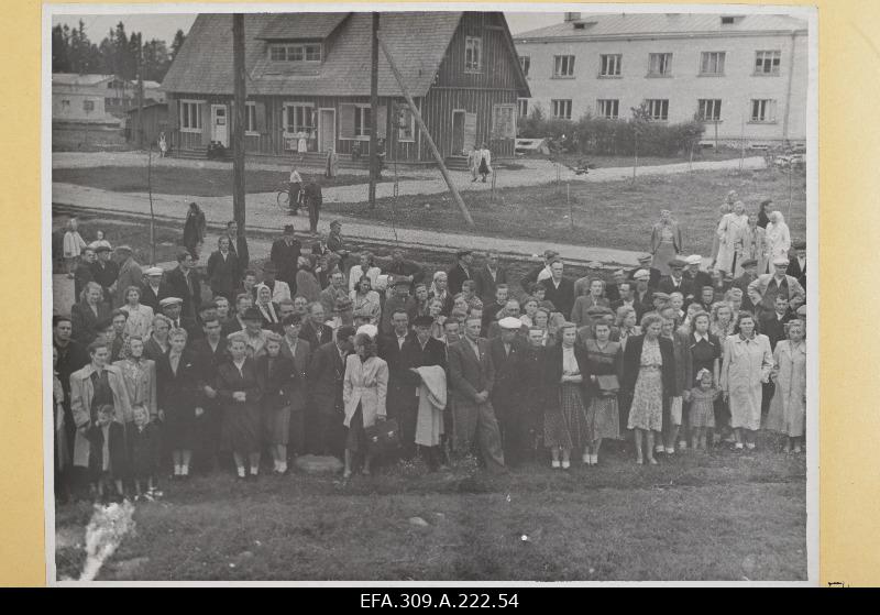 Miiting Tootsi Turbabriketi Kombinaadis kollektiivile stahhaanovlike töö käitise nimetuse andmise puhul.