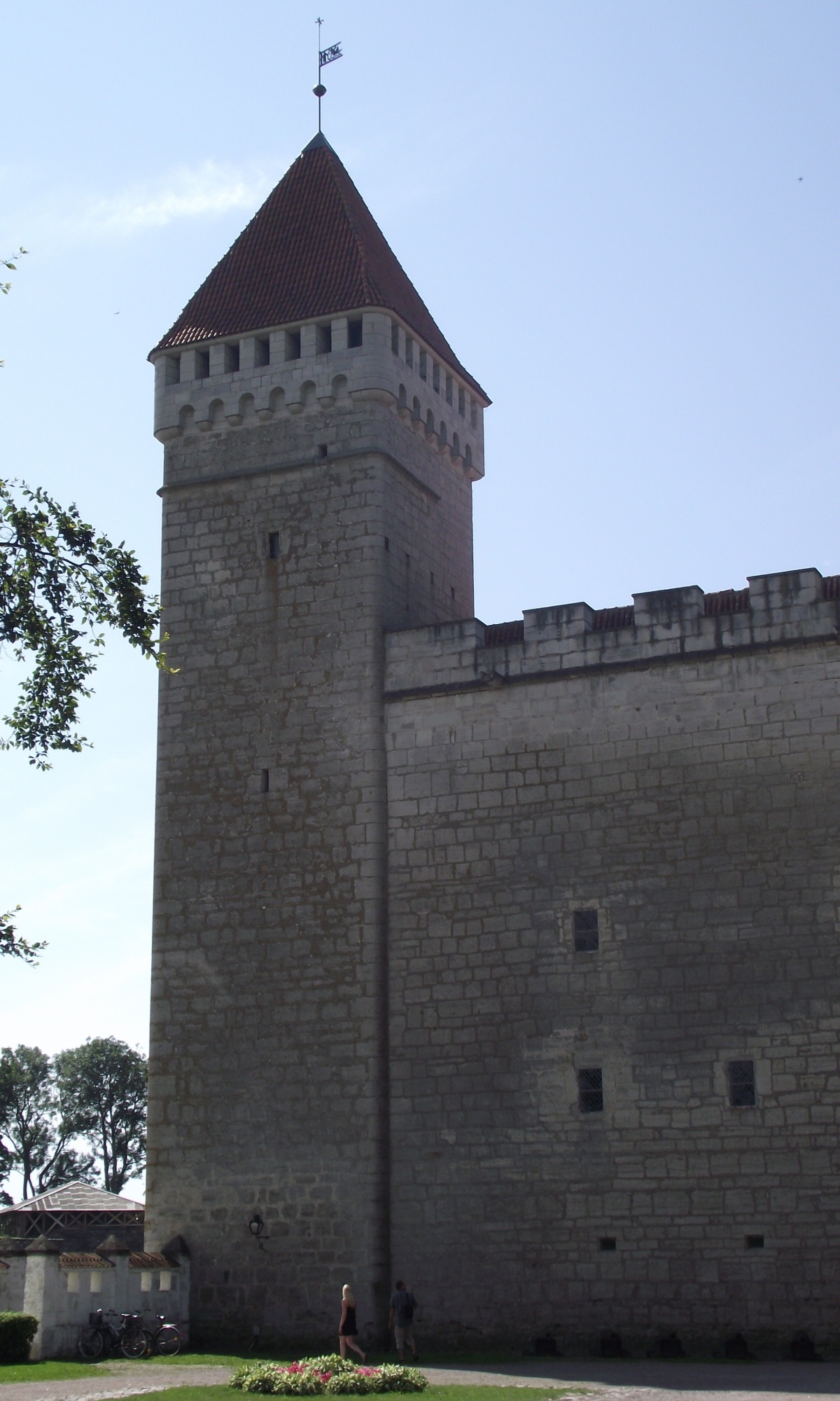 Kuressaare linnuse Vahitorn - Kuressaare piiskopilinnuse Vahitorn (Pikk Hermann)