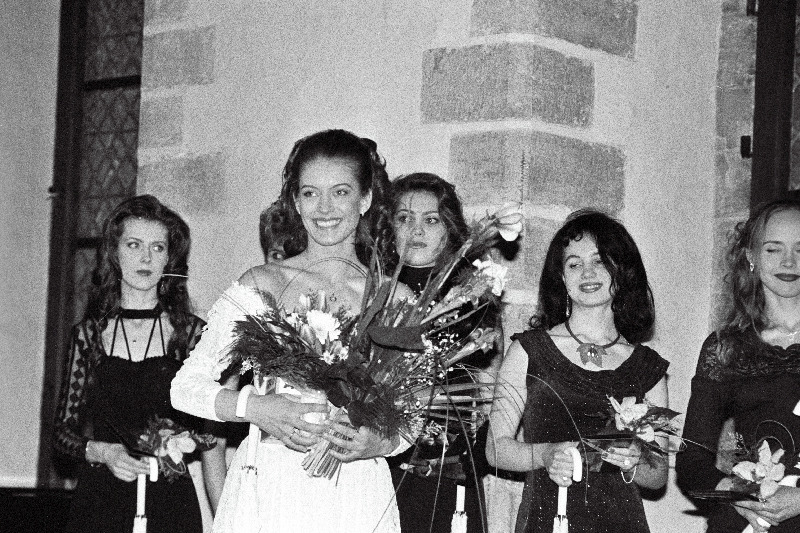 "Miss Estonia'95", esiplaanil II kaunitar Kati Keevallik.