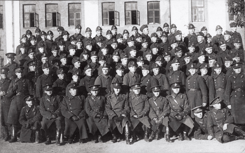 10. Üksiku Jalaväepataljoni 3. kompanii. Esireas vasakult 5. pataljoni ülem kolonelleitnant E. Rüütel.