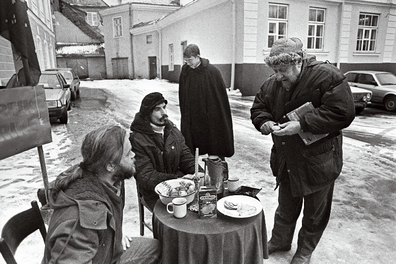 Kuningriiklaste söömisstreik Toompea Lossi platsil.