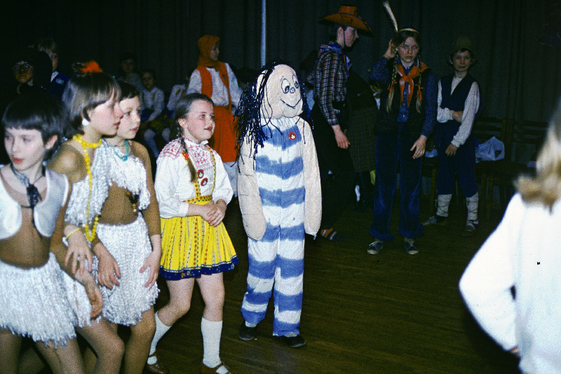 Eesti NSV Raamatuühingu Tallinna organisatsiooni korraldatud laste raamatukarneval J. Tombi nim Kultuuripalees.