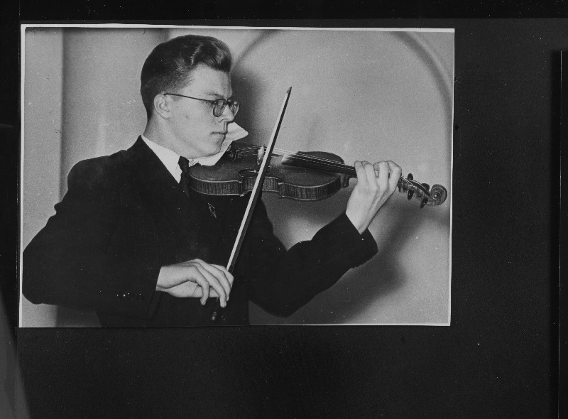 Paul Punga - Tartu muusikakooli kiitusega lõpetanu, esinemas lõppkontserdil.