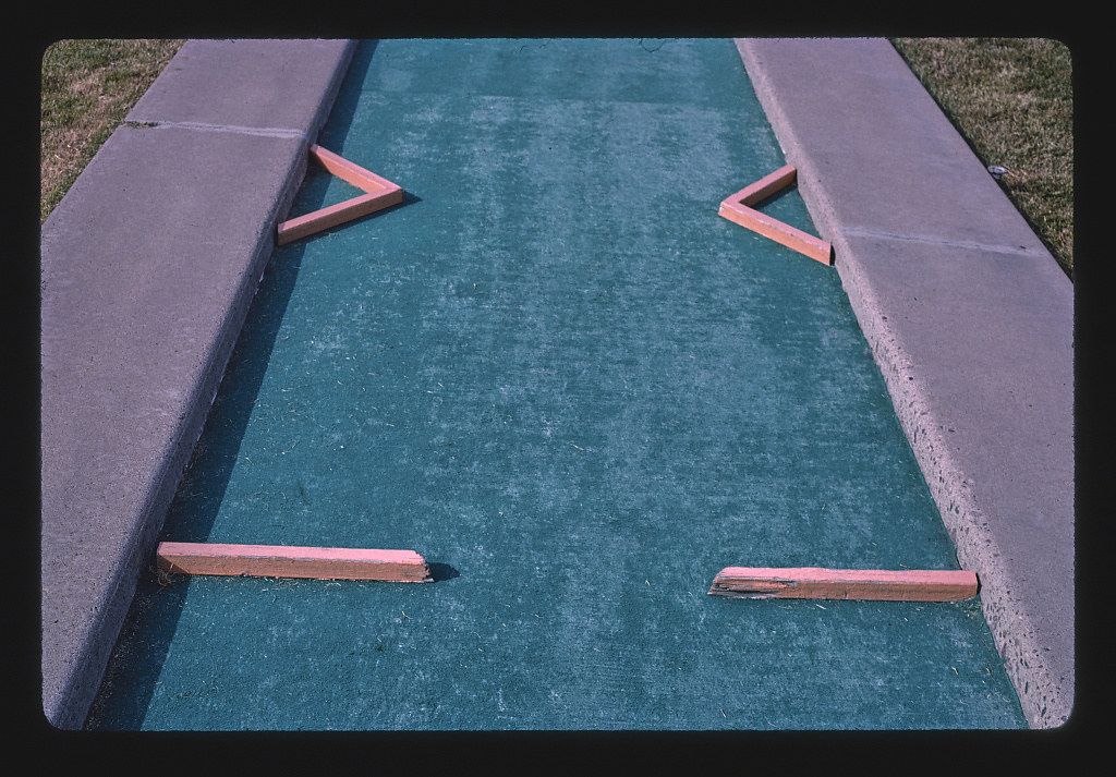 Two bars and two triangles, Leisure Twin Putt, Albuquerque, New Mexico (LOC)