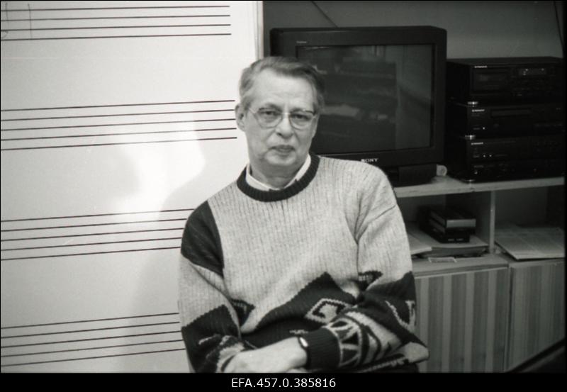 Helilooja, dirigent ja pedagoog Kustas Kikerpuu Tallinna G. Otsa nimelises Muusikakoolis.