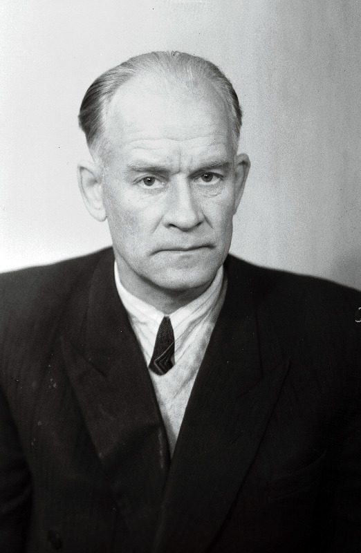 Sprenk, H. - sotsialistliku töö kangelane, Salutaguse sovhoosi direktor.