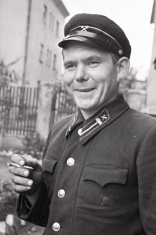 Tallinna depoo rongide koostaja, kommunistliku töö eesrindlane Arend Arusaar.