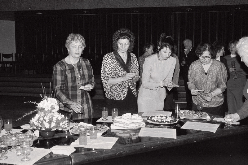 Maakonna kultuuritöö juhid maavanema vastuvõtul "Ugalas".