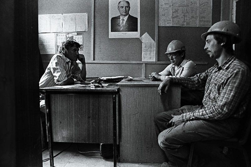 "Dvigateli" tehase majaehitusel, hommikune koosolek.