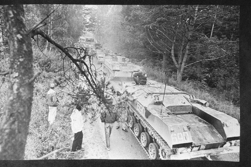 Nõukogude Armee tankid Kloostrimetsas NSV Liidu riigipöördekatse ajal.