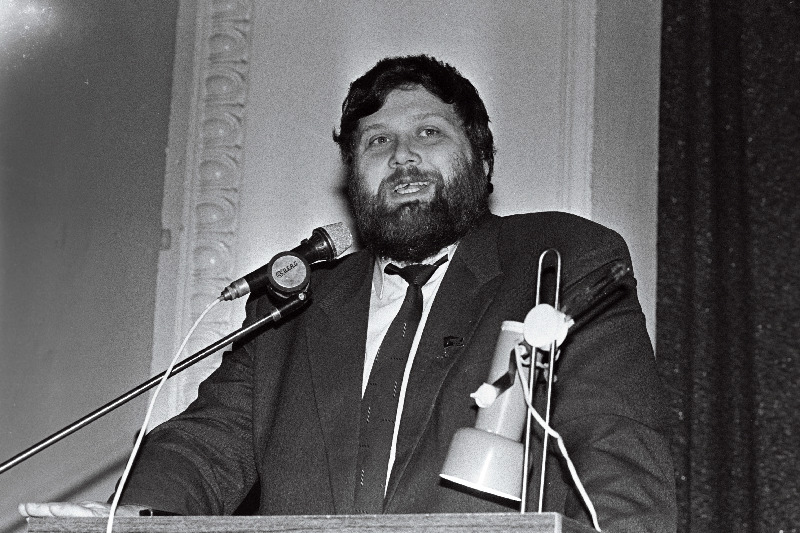 Interliikumise II kongress Kohtla-Järvel, puldis J. Kogan.